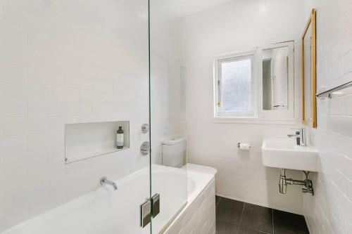 Shower, Beach Breeze on Ben Buckler in North Bondi