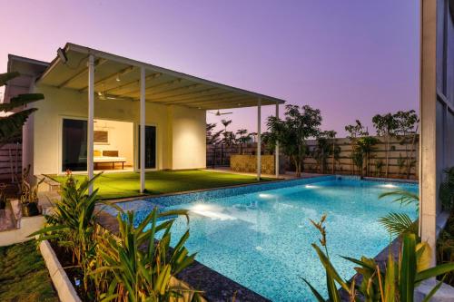 The Farmstays JF PoolBasketball Court