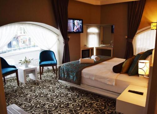 Deluxe Room image 2
