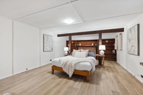 Cozy 2BR Family Suite with King Beds and Parking for 8 Guests