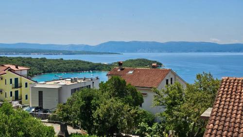 Apartment Sunset 2 Njivice - Žaklina 2 (Apartment Sunset 2 Njivice - Zaklina 2) in 馬蘭史卡