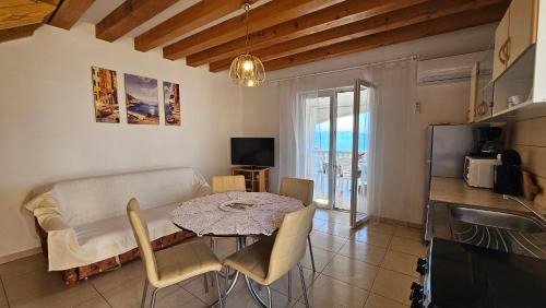 Apartment Sunset 2 Njivice - Žaklina 2 (Apartment Sunset 2 Njivice - Zaklina 2) in 馬蘭史卡