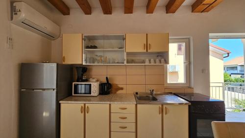 Apartment Sunset 2 Njivice - Žaklina 2 (Apartment Sunset 2 Njivice - Zaklina 2) in 馬蘭史卡