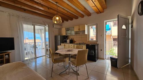 Apartment Sunset 2 Njivice - Žaklina 2 (Apartment Sunset 2 Njivice - Zaklina 2) in 馬蘭史卡