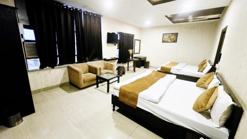 room detail thumbnail 1