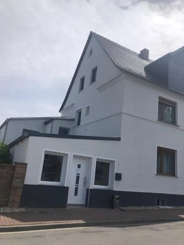 Asiatisches Landhaus Pension in Braunsbedra, Deutschland