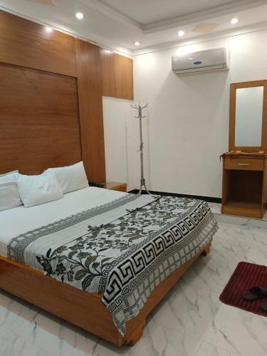 Luxury Hotel Karachi - image 2