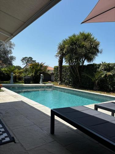 泳池, Superbe villa 6 personnes proche océan et lac (Superbe villa 6 personnes proche ocean et lac) in 蘭克斯