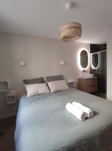 Heart of Antibes 3 BBedroom Queen beds AC Parking in Le Ponteil