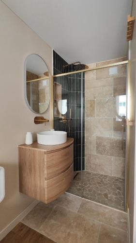 Heart of Antibes 3 BBedroom Queen beds AC Parking in Le Ponteil
