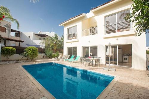 Villa Dafnis Sunshine - Modern 3 Bedroom Central Protaras Villa With Pool - Close To Fig Tree Bay, Protaras