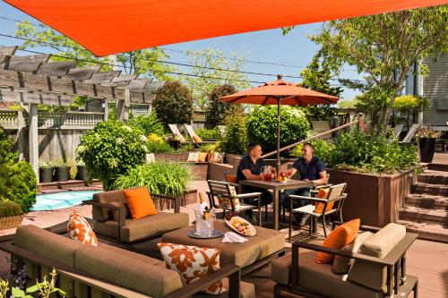 Crowne Pointe Historic Inn Adults Only