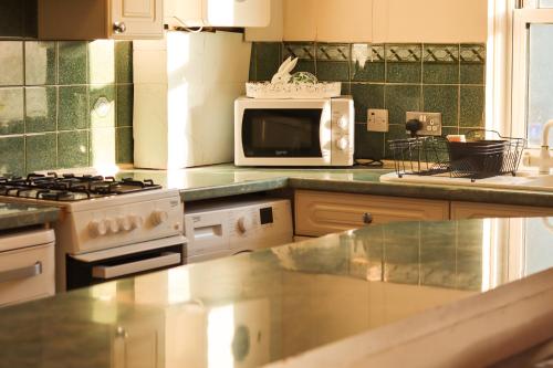 Three Bedrooms Flat in Central Edinburgh Old Town, Edimburgo (foto 8)