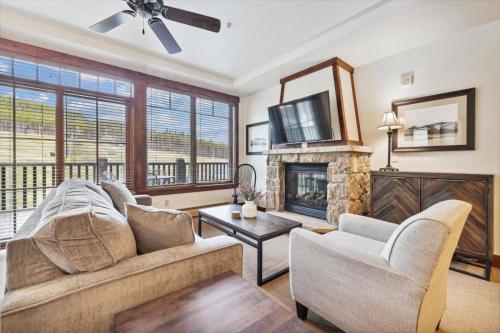 Luxury Crystal Peak Lodge 2 Bedroom Condo - Ski In, Ski Out