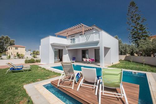 Villa Petreris Enas - Stunning 3 Bedroom Ayia Napa Villa With Pool - Short Walk To Nissi Avenue