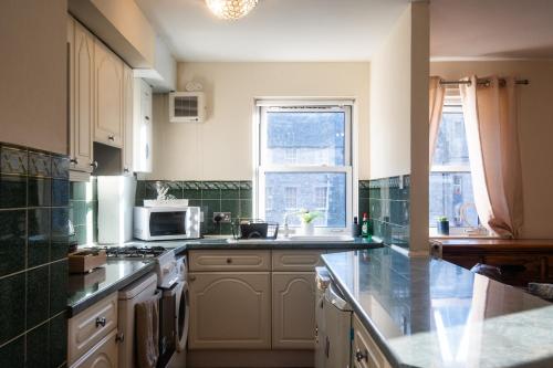Three Bedrooms Flat in Central Edinburgh Old Town, Edimburgo (foto 6)
