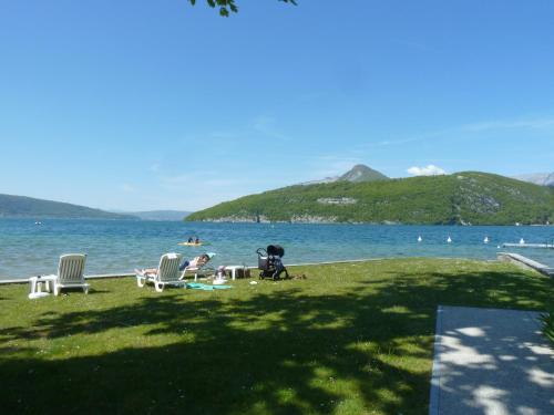 la baie des voiles ,vue lac d'Annecy ,plage privée