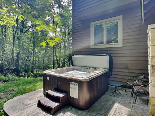 Play-A-Way Chalet in McHenry, USA