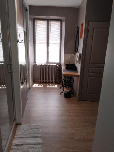 ห้องน้ำ, appartement indépendant dans résidence privée, avec accès à la terrasse (appartement independant dans residence privee, avec acces a la terrasse) in เลอ ปูว์ ออง เวอเลย์