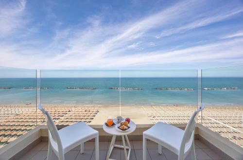 شرفة/ تراس, Nautilus Family Hotel in Pesaro City Center