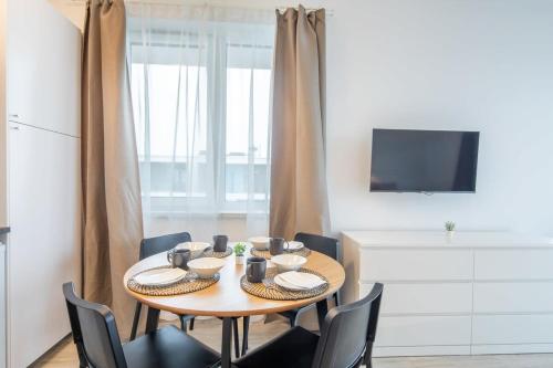 Modern 2-room flat with terrace - image 14