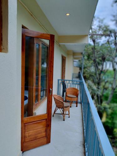 Balkons/terase, Harela Inn - A Boutique Himalayan Wedding Retreat  in Chamoli