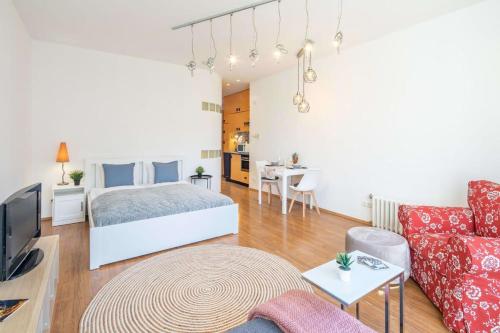 Vintage romantic home for couples on Buda hills - image 13
