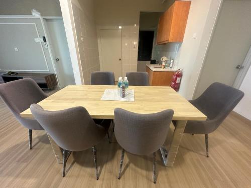 ห้องครัว, Cozy Condo with Scenic Views near Kuala Lumpur in ฮูลู ลางัต