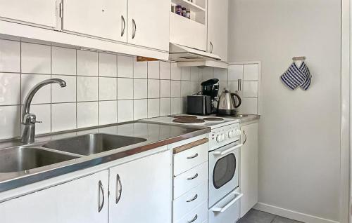 virtuve, 2 Bedroom Stunning Home In Klintehamn in Vastergarna