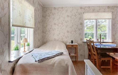 2 Bedroom Stunning Home In Klintehamn in Vastergarna