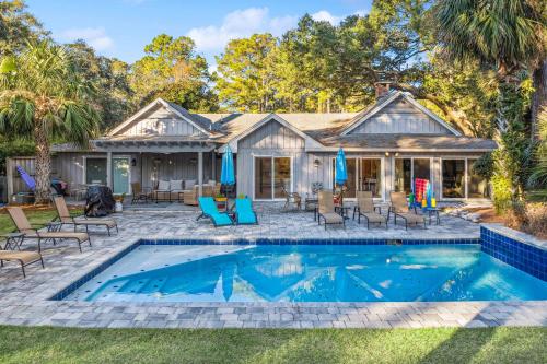 Incredible HHI Home for 12 with Pool Near Beach