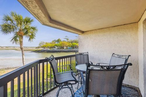 2BDR Waterfront in Captains Quarters with Shared Pool near Museum Of Hilton Head Island