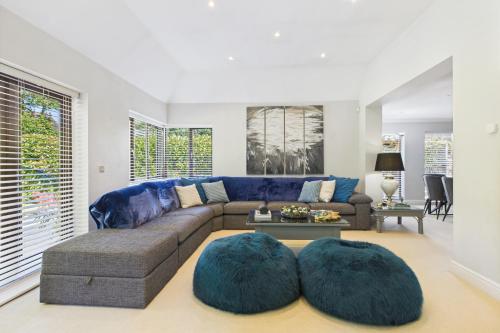 3 beds Luxury Family Home with Self-Check in & Direct Train to London in West Byfleet