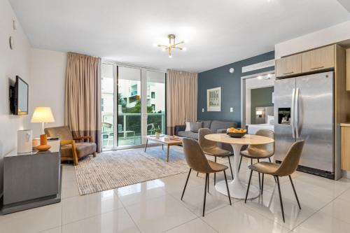 ロアミ アット ハビタット ブリッケル