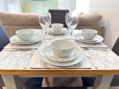 Modern 2-4 Beds - Contractors in Morpeth North