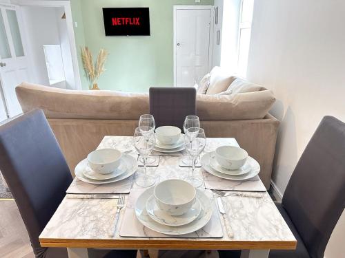 Modern 2-4 Beds - Contractors in Morpeth North