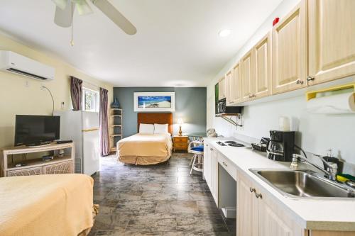 Resort Studio w/ Community Pool in Naples! in 大沼澤地市 (FL)