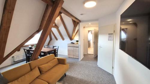 Apartment with Mountain View