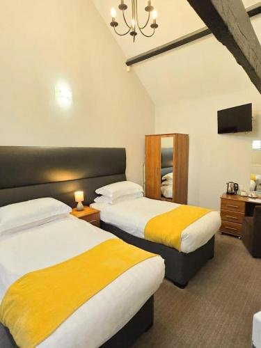 2 twin beds