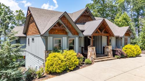New Heights - Sweeping Mountain Views Await in Blue Ridge, USA