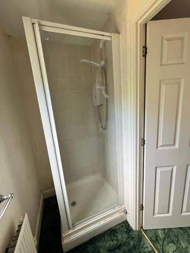 Canal Way- Cozy 3-Bed House in ايلمينستير