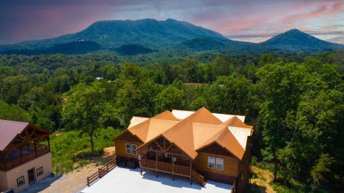 Grace Woods Retreat with Indoor Pool Sleeps 22 in Pleasant Hill