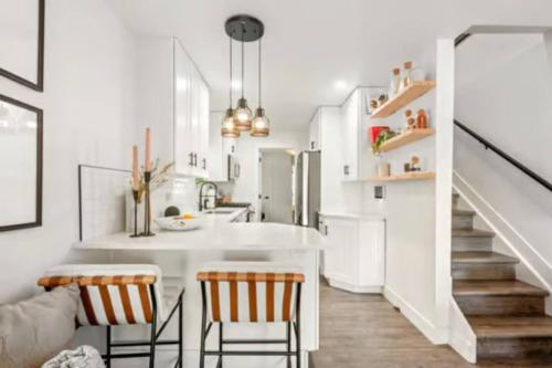 West Denver Radiance Light and Bright 3BR retreat in Globeville / North Washington