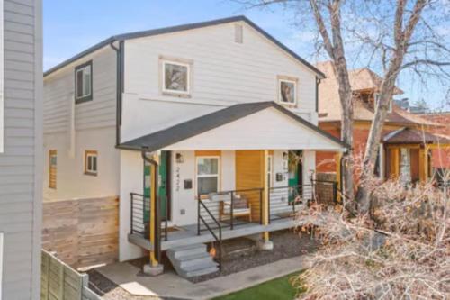 West Denver Radiance Light and Bright 3BR retreat in Globeville / North Washington