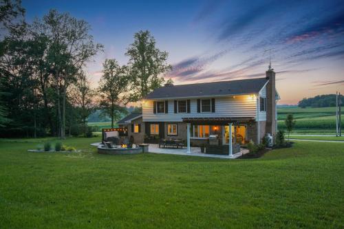 Zook Manor with Hot tub Firepit and Game Room in 加普 (PA)
