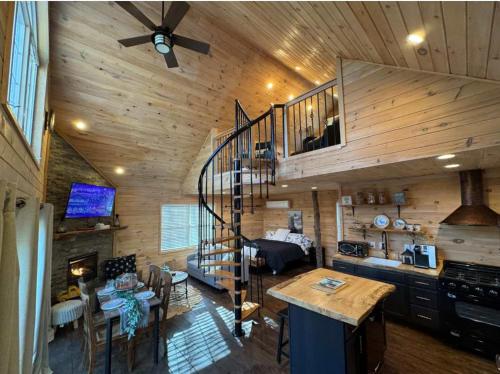 MoonLight Treehouse At Belgrade Hospitality in Manchester (ME)