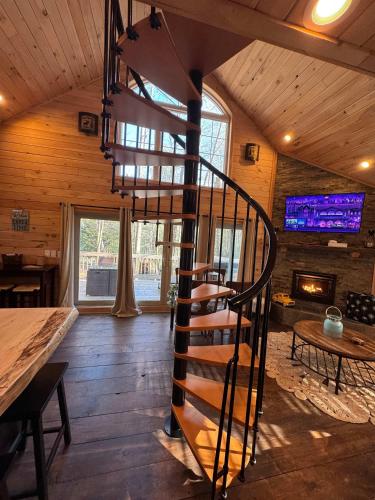 MoonLight Treehouse At Belgrade Hospitality in Manchester (ME)