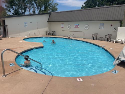 Super 8 by Wyndham Monroe