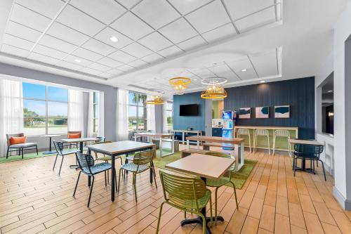 Days Inn by Wyndham Victoria in Victoria, USA