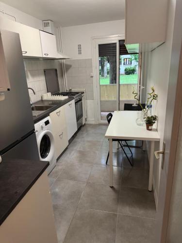 Chambre tout confort dans logement proche de la gare in Lemasson